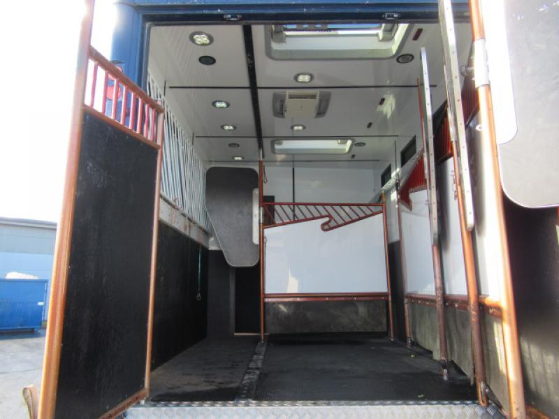 22-361-2008 Volvo FM 26 Ton Coach built by Annard coach builders. Twin slide out in the living area. Sleeping for 6. Stalled for 5. Huge specification.. Only 23,747 Miles from new!